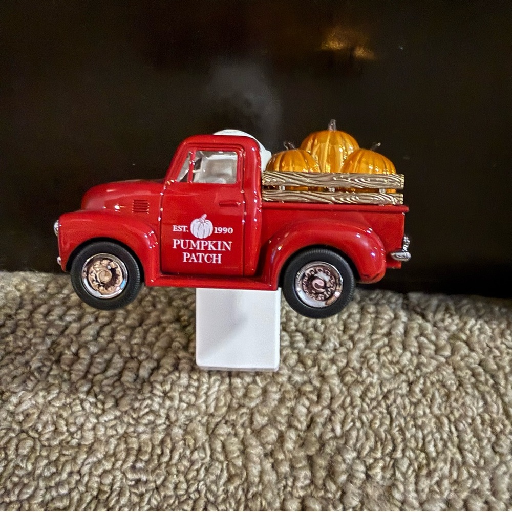 Bath & Body Works Red Truck With Pumpkins Wallflower